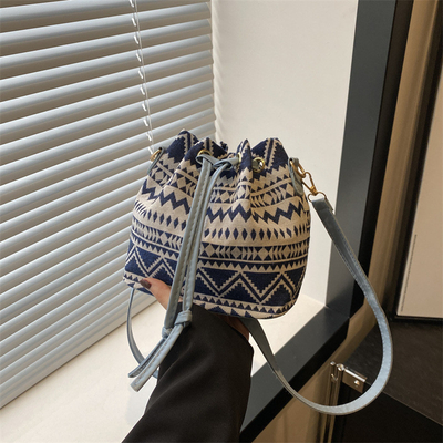 NEW CHINESE NATIONAL WIND ARMIPIT BUCKET BAG ساده ترين مد تابستان سبک لين جديد درجه بالا احساس تک شانه