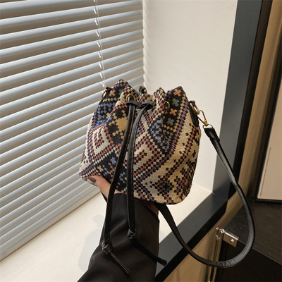 NEW CHINESE NATIONAL WIND ARMIPIT BUCKET BAG ساده ترين مد تابستان سبک لين جديد درجه بالا احساس تک شانه