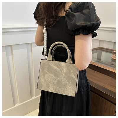 VINTAGE CHIC TEXTURED LETTER TOTE BAG BAG زنان 2024 ظرفیت بزرگ مدل جدید کیف دستی کمربند گسترده