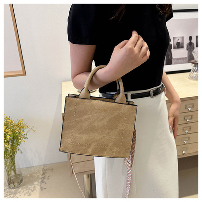 VINTAGE CHIC TEXTURED LETTER TOTE BAG BAG زنان 2024 ظرفیت بزرگ مدل جدید کیف دستی کمربند گسترده