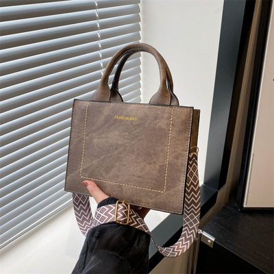 VINTAGE CHIC TEXTURED LETTER TOTE BAG BAG زنان 2024 ظرفیت بزرگ مدل جدید کیف دستی کمربند گسترده