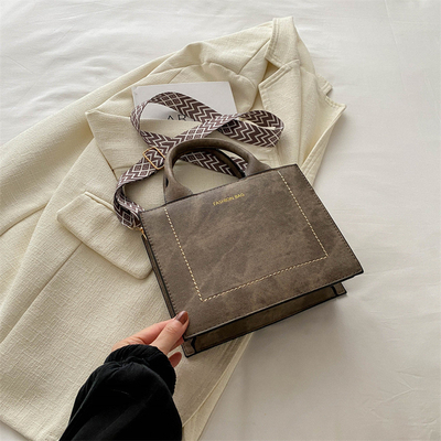 VINTAGE CHIC TEXTURED LETTER TOTE BAG BAG زنان 2024 ظرفیت بزرگ مدل جدید کیف دستی کمربند گسترده
